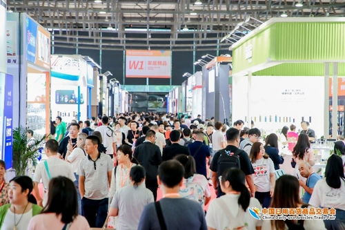 人流如潮星聚上海，家電銷售熱度攀升——第116屆中國日用百貨商品交易會盛大開幕